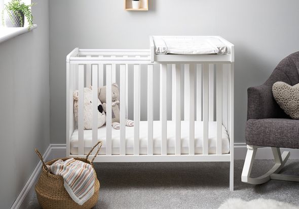Obaby Bantam Space Saver Cot & Cot Top Changer
